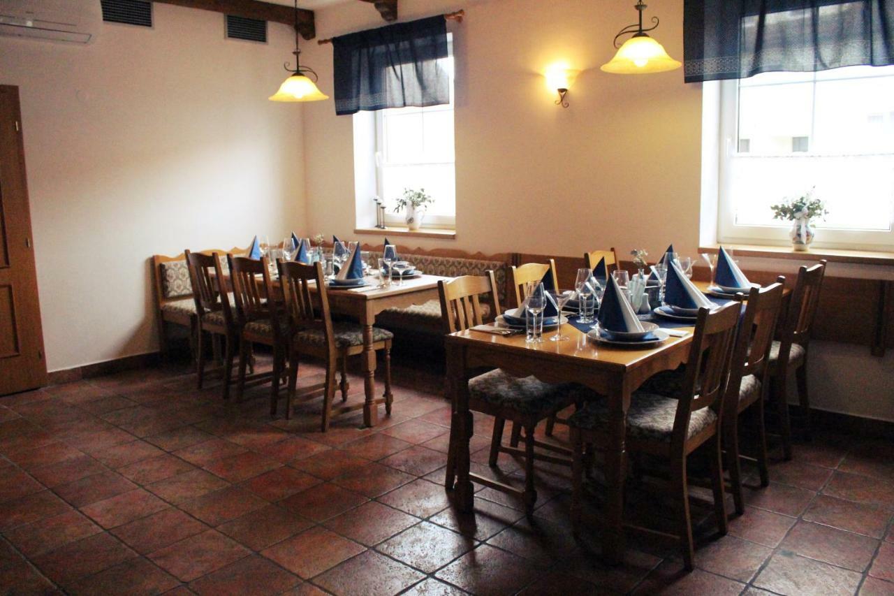 Penzion a restaurace U Kalendů Strážnice Esterno foto
